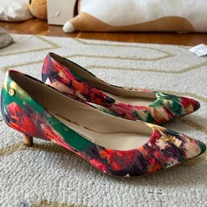 Dana Buchman Floral Pointed Toe Kitten Heel